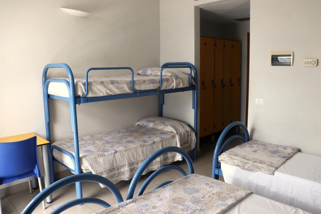 Ostello Del Porto Lovere Exteriör bild
