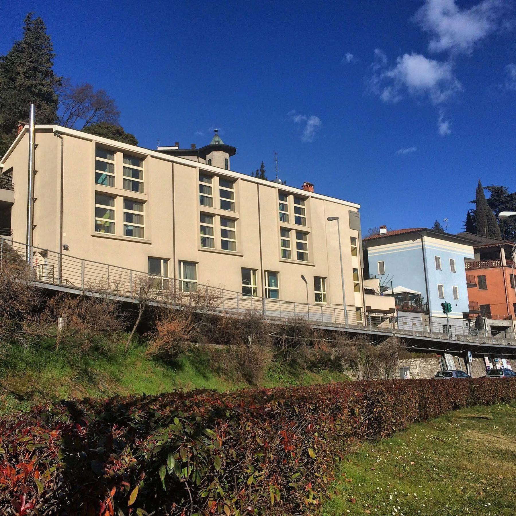 Ostello Del Porto Lovere Exteriör bild